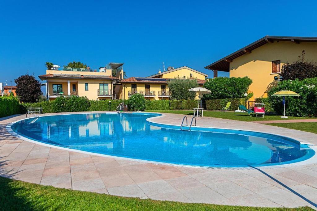 Dimora Nicola A Due Passi Dal Lago Sirmione Luaran gambar